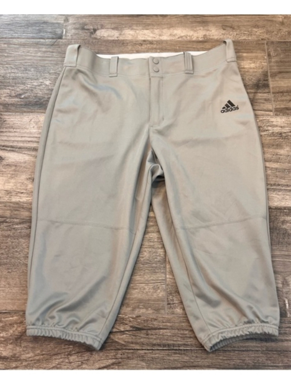ADIDAS AEROREADY  KNEE LENGTH PANTS GRAY RELAXED FIT SIZE LARGE